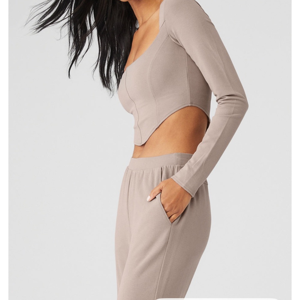 NWT Alo Yoga Taupe Sculpt Set Soft Corset Long Sleeve Top and Ruched Soft Pants - Picture 3 of 9